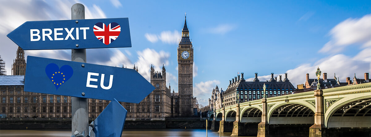 Imagen de la Torre de Londres con carteles que indican “Brexit” y “EU”