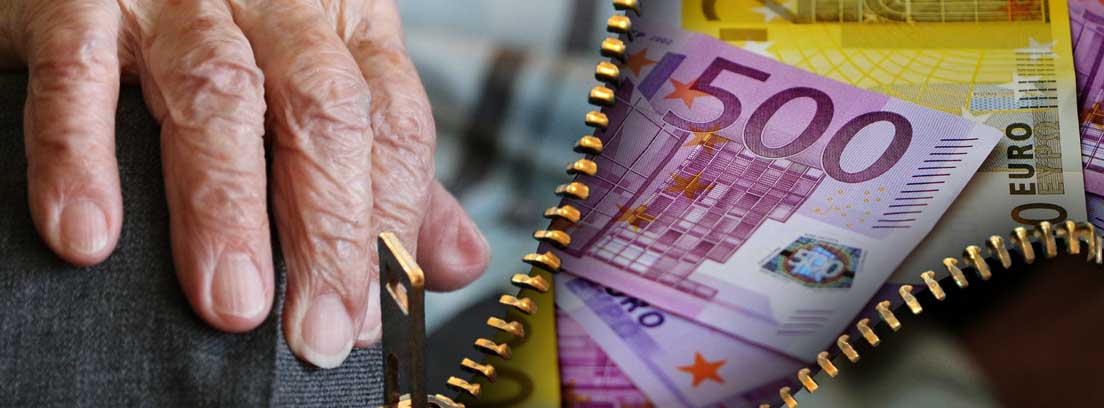 Mano de anciano al lado de una cremallera abierta que deja ver unos billetes de euro