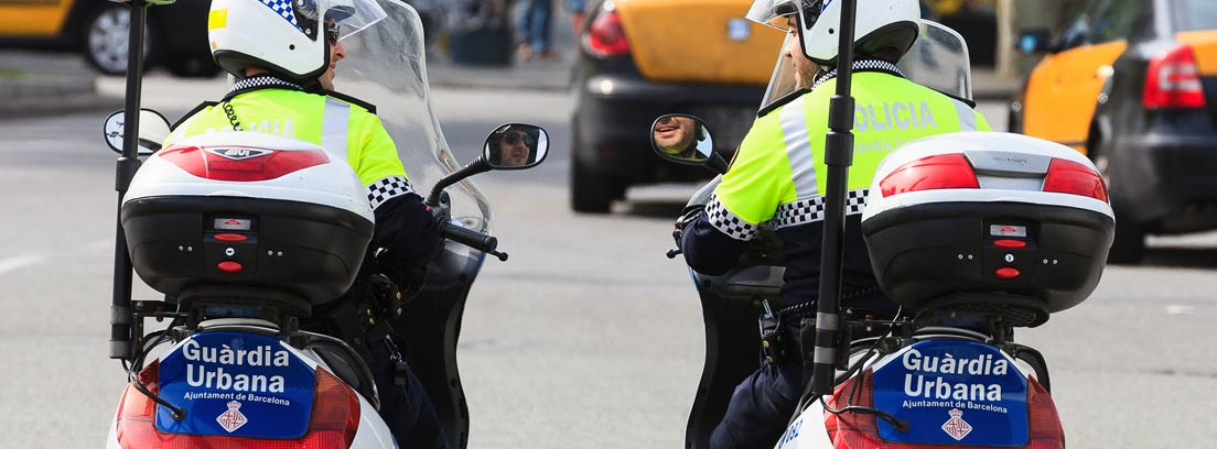 Dos policías en moto de la Guardia Urbana de Barcelona