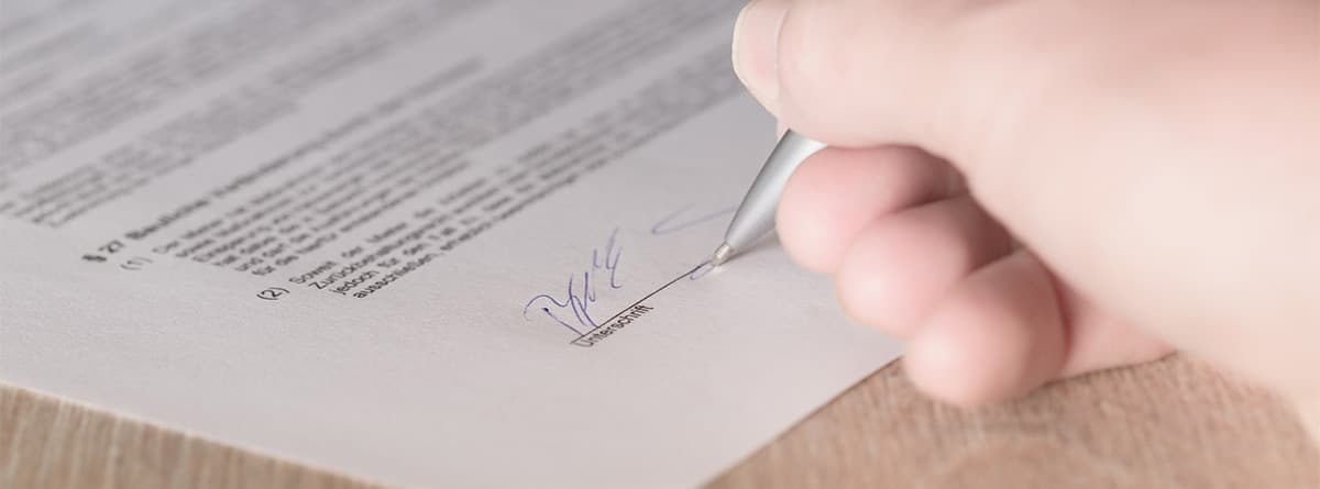 La firma de un contrato