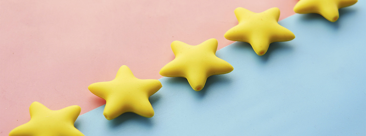 5 estrellas amarillas para valorar un comentario en Internet